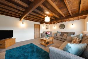 a living room with a couch and a tv at 3 Bed in Askrigg oc-ds1049 in Askrigg