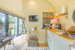an interior view of a kitchen in a tiny house at 1 Bed in Upton-upon-Severn oc-t30854 in Upton upon Severn