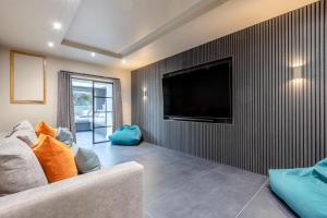 a living room with a couch and a flat screen tv at 5 Bed in Mortehoe oc-c30855 in Mortehoe