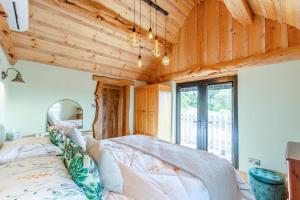 a bedroom with a bed and a wooden ceiling at 1 Bed in Whitbourne oc-s32935 in Whitbourne