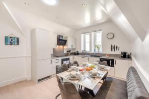 a kitchen and dining room with a table and chairs at 3 Bed in Woolacombe oc-d32422 in Woolacombe