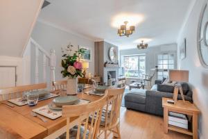 a dining room and living room with a table and chairs at 2 Bed in Braithwaite oc-p31730 in Braithwaite