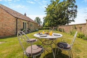 a table and chairs in the backyard of a house at 2 Bed in Oxborough oc-r29291 in Oxborough