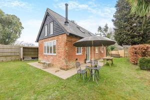a small brick house with a table and an umbrella at 2 Bed in Battle oc-c31781 in Battle