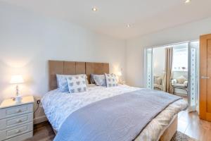 a bedroom with a large bed with a blue comforter at 1 Bed in Wombleton oc-m31864 in Nunnington