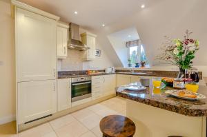 a kitchen with white cabinets and a counter top at 1 Bed in Woodstock oc-u30547 in Kidlington