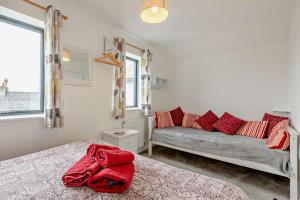 a bedroom with two beds and a couch at 3 Bed in Ilfracombe oc-s29585 in Ilfracombe