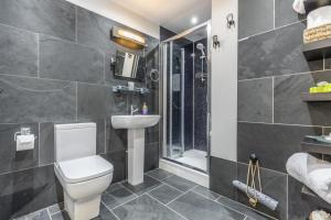 a bathroom with a toilet and a shower and a sink at 1 Bed in Toynton All Saints oc-s29840 in Toynton All Saints +11 photos