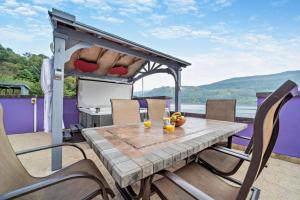 a table and chairs on the deck of a boat at 4 Bed in Lochgoilhead oc-j30107 in Carrick