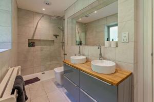 a bathroom with two sinks and a toilet and a mirror at 4 Bed in Wadebridge oc-l30127 in Wadebridge +30 photos