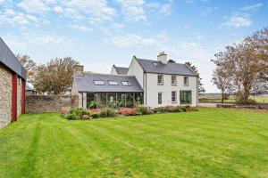 a large white house with a large yard at 3 Bed in Scarfskerry oc-o30016 in Scarfskerry