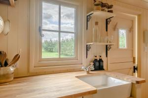a kitchen with a white sink and a window at 1 Bed in Burnham Overy Town oc-o31908 in Burnham Market