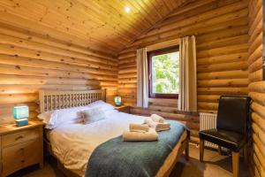 a bedroom with a bed in a log cabin at 2 Bed in Felton oc-c30643 in Felton