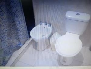a bathroom with a toilet and a bidet at Complejo Tres Arroyos in Tres Arroyos