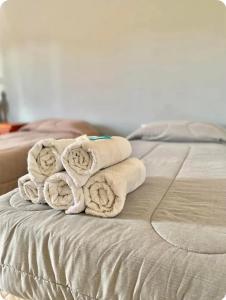 a pile of towels sitting on top of a bed at Apart Vientos Sureños 2 in Yacimiento Río Turbio