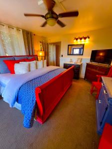 a bedroom with a large bed and a ceiling fan at Oceanhouse in Homer