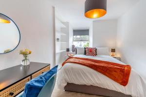 a bedroom with a bed and a desk and a mirror at 3 Bed in Crickhowell oc-r32122 in Crickhowell
