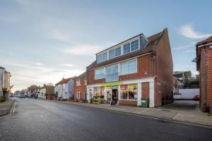 a street with a building on the side of a road at 1 Bed in Aldeburgh oc-sld in Aldeburgh