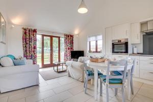 a kitchen and living room with a table and chairs at 1 Bed in Rolvenden oc-tn612 in Rolvenden
