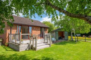 a brick house with a porch and a yard at 1 Bed in Rolvenden oc-tn612 in Rolvenden