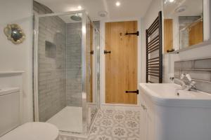 a bathroom with a shower and a sink and a toilet at 2 Bed in Holt oc-2148 in Holt +5 photos