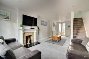 a living room with a couch and a fireplace at 2 Bed in Southwold oc-eastgn in Southwold