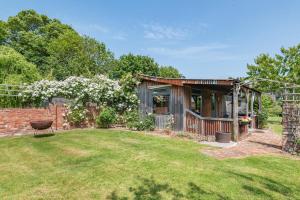 a home with a garden and a house at 2 Bed in Keddington oc-t32411 in Louth