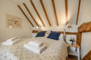 a bedroom with a bed with towels on it at 2 Bed in Rumburgh oc-dgf in Rumburgh