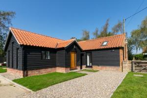 a black house with an orange roof at 2 Bed in Sotherton oc-dailo in Blyford