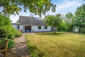 an image of a house with a yard at 3 Bed in Westleton oc-egv in Westleton