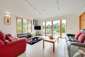 a living room with a red couch and a table at 2 Bed in Stelling Minnis oc-ek715 in Lyminge