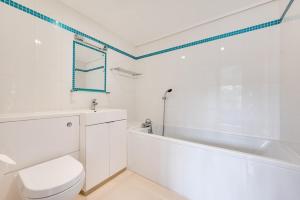 a white bathroom with a toilet and a bath tub at 2 Bed in Stelling Minnis oc-ek715 in Lyminge +4 photos
