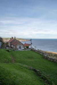 a house on a hill next to the ocean at 3 Bed in Scarborough oc-sa004 in Ravenscar
