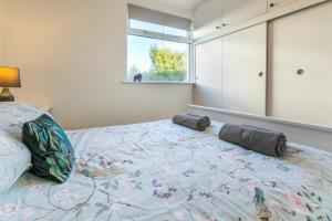 a bedroom with a large bed with a large window at 2 Bed in Mullion oc-k7968 in Mullion
