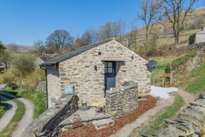 a stone cottage with a stone wall at 1 Bed in Austwick oc-b31906 in Horton in Ribblesdale