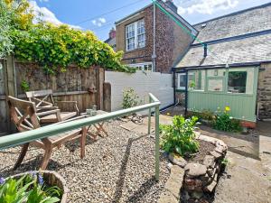 a garden with a bench and a fence at 1 Bed in Corbridge oc-t31977 in Corbridge