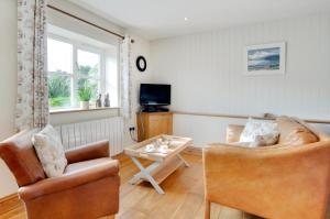 a living room with a couch and a table at 1 Bed in Swannington oc-1011 in Alderford