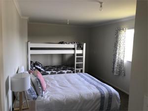 a bedroom with a bunk bed in a room at Hydrabad Views in Waitarere +5 photos