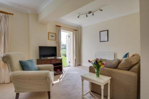 a living room with a couch and a tv at 1 Bed in Tenterden oc-tn623 in Saint Michaels