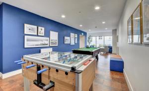 a room with two pool tables and a blue wall at 3 Bed in Woolacombe oc-5byron in Woolacombe