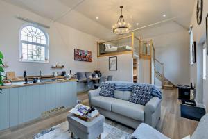 a living room with a couch and a kitchen at 1 Bed in Kinsham oc-t30051 in Kinsham