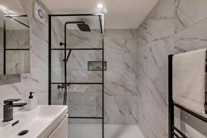a bathroom with a shower and a sink at 1 Bed in Kinsham oc-t30051 in Kinsham