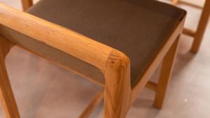 a wooden chair with a black seat and wooden legs at 若葉ホテル in Tokyo