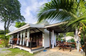 a building with a porch with surfboards on it at La Jungla in Talamanca