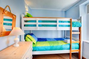 a bedroom with two bunk beds and a desk at 2 Bed in Docking oc-913 in Docking