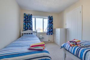 a bedroom with two twin beds and a window at 3 Bed in St. Ives oc-virg14 in St Ives