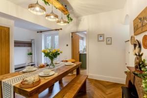 a dining room with a wooden table in a room at 2 Bed in Knaresborough oc-w31758 in Knaresborough