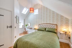 a bedroom with a bed with a green bedspread at 1 Bed in Sarn oc-y29230 in Bottwnog