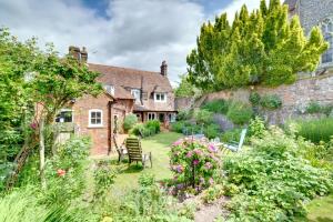 an old house with a garden in front of it at 4 Bed in Barham oc-ct016 in Barham
