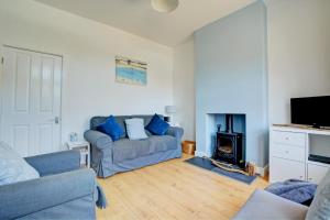 a living room with a couch and a fireplace at 2 Bed in Hunstanton oc-1778 in Hunstanton